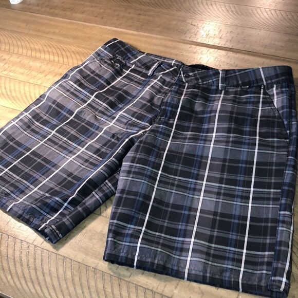 Hurley 4 pocket Shorts 🩳 in Blue and Gray Plaid. - Picture 9 of 17